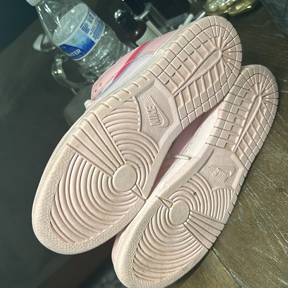 Nike Dunk Low (GS)⭐⭐ "Triple Pink" Barbie - Picture 5 of 8